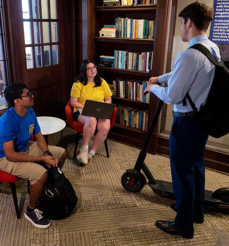 Students have a discussion in one of the Honors College's lounges.