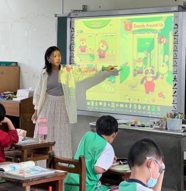 Fulbrighter Megan Liu teaching in Taiwan.